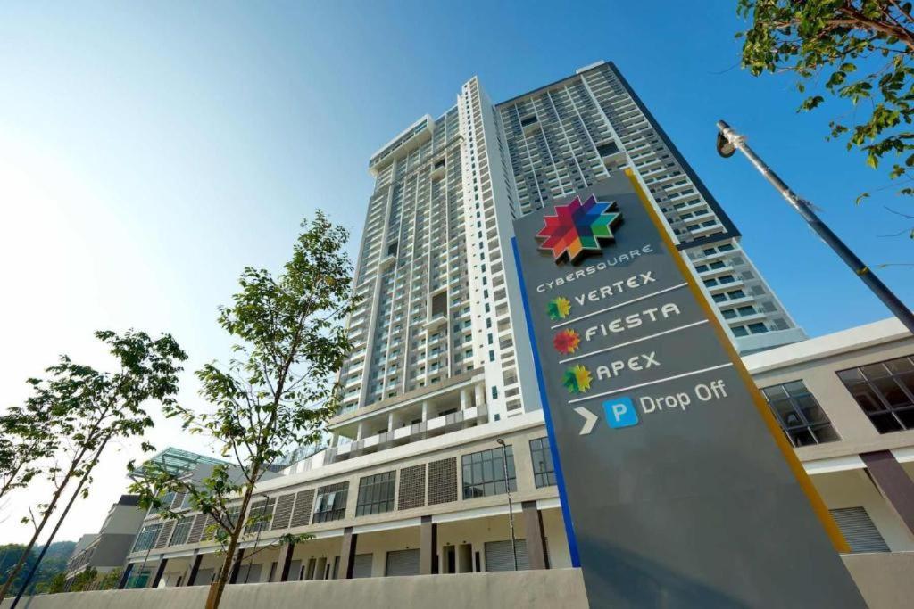 Netflix-Designed Studio Home At Cybersquare, Cyberjaya By Flexihome-My Екстериор снимка